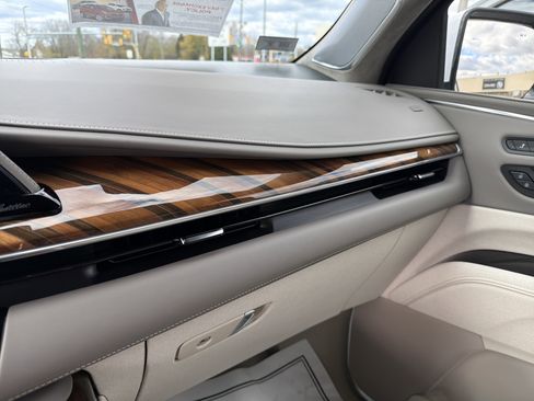 Used 2024 Cadillac Escalade Premium Luxury Platinum image 22