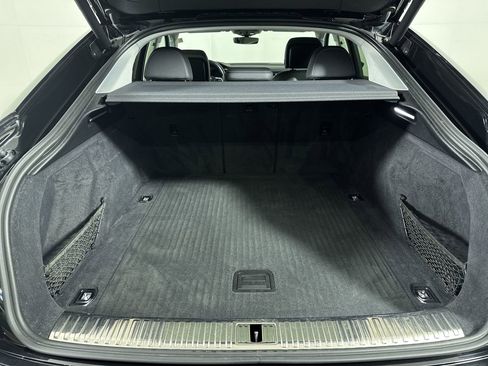 Used 2020 Audi e-tron Premium Plus image 36