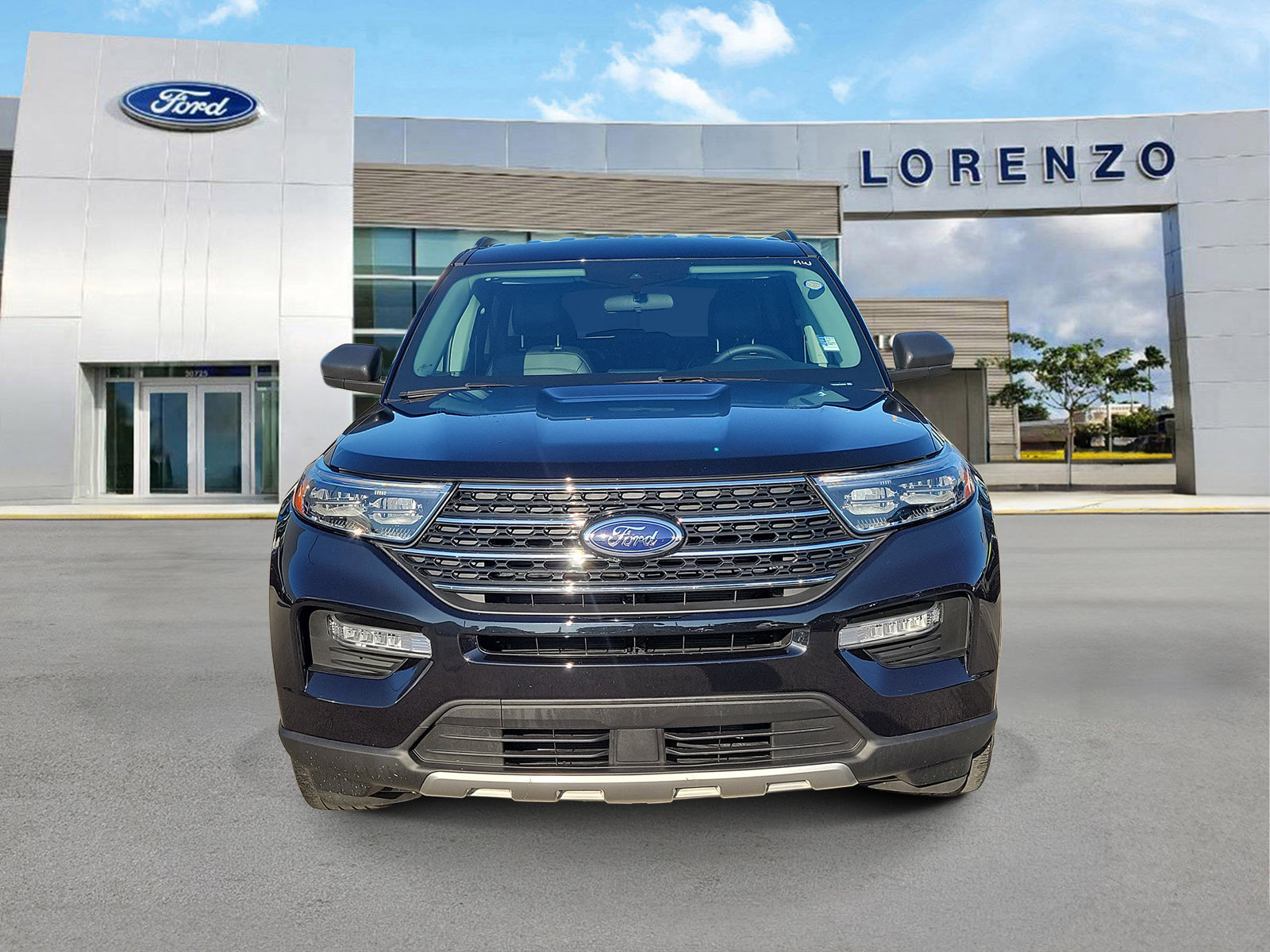 Used 2023 Ford Explorer XLT w/ Equipment Group 202A RWD image 2