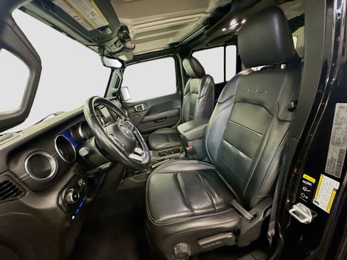 Used 2023 Jeep Wrangler Sahara w/ Cold Weather Group image 13