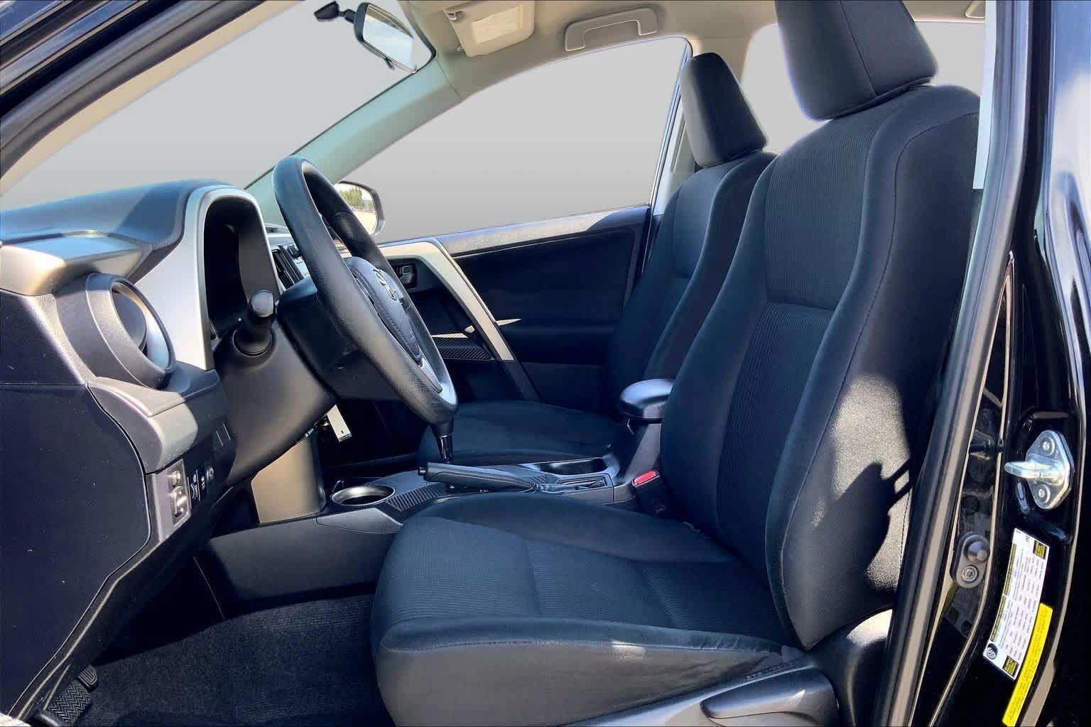Used 2015 Toyota RAV4 LE FWD image 8