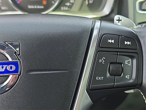 Used 2017 Volvo XC60 T6 R-Design w/ Climate Package image 22