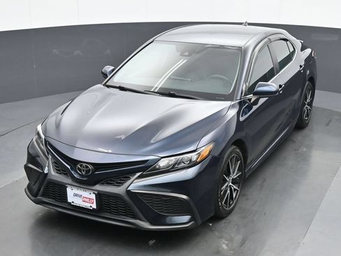 Used 2021 Toyota Camry SE FWD image 16
