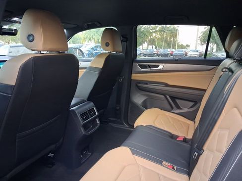 New 2026 Volkswagen Atlas Cross Sport SE FWD image 5