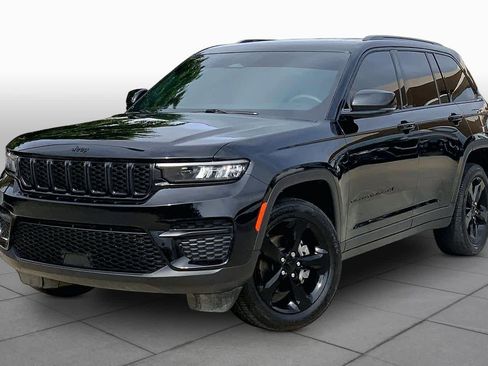 Used 2023 Jeep Grand Cherokee Altitude image 1