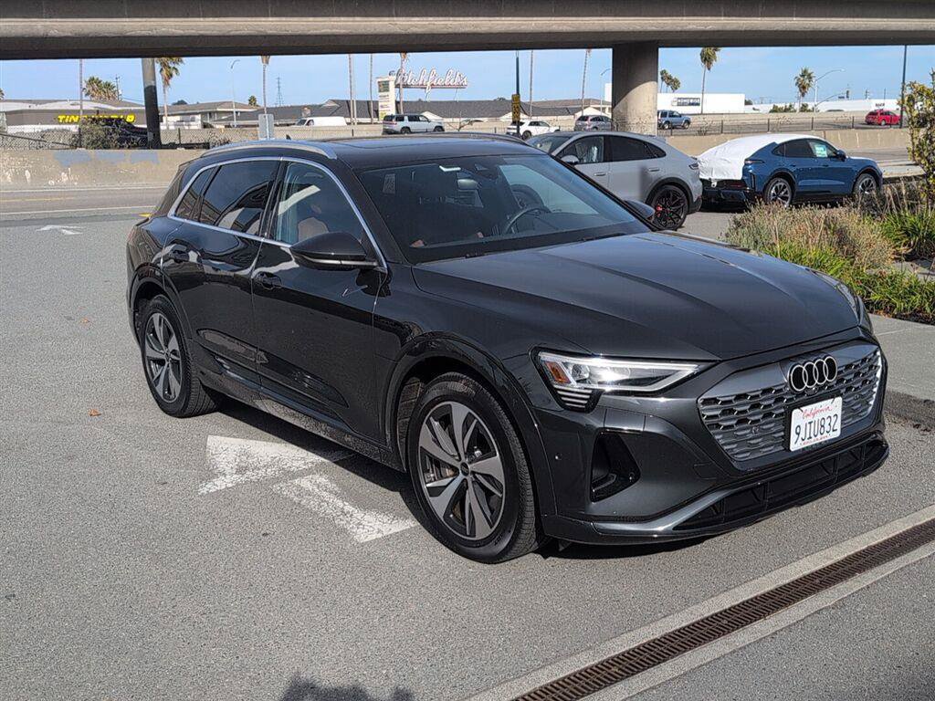 Used 2024 Audi Q8 e-tron Premium Plus AWD/4WD image 4