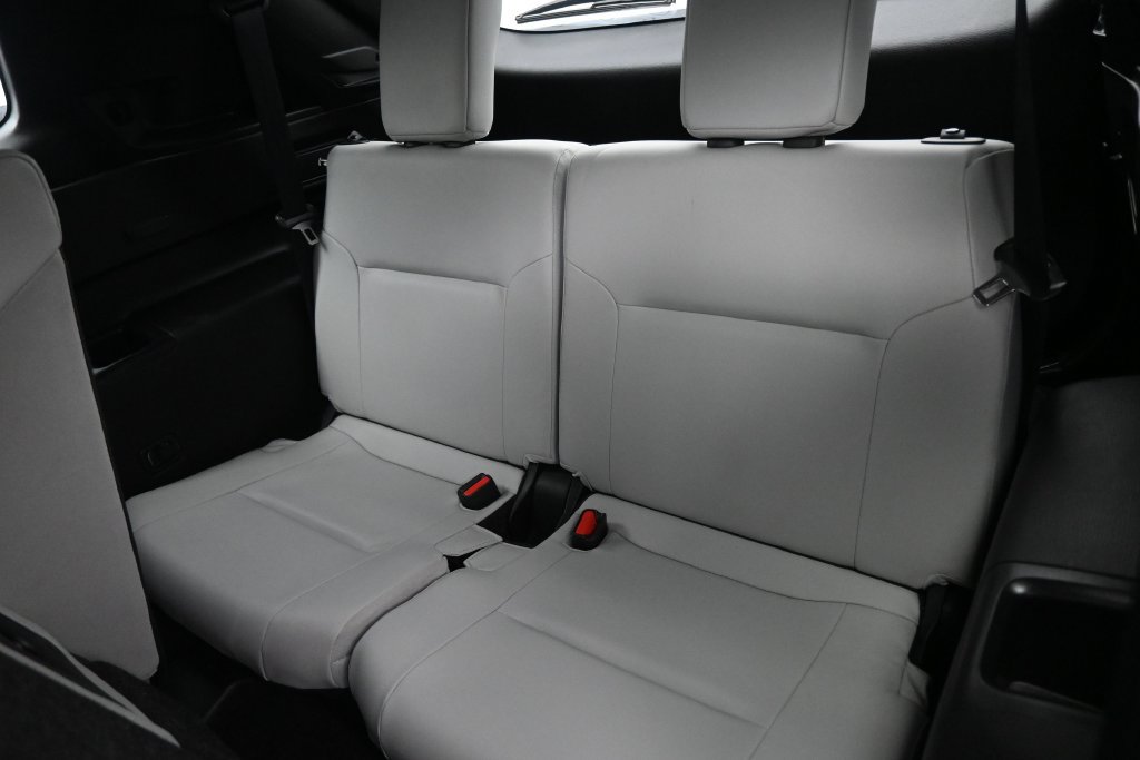 Used 2025 Mitsubishi Outlander SE FWD image 23