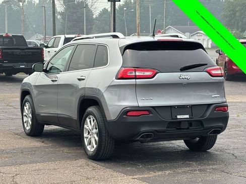 Used 2016 Jeep Cherokee Latitude w/ Cold Weather Group AWD/4WD image 2