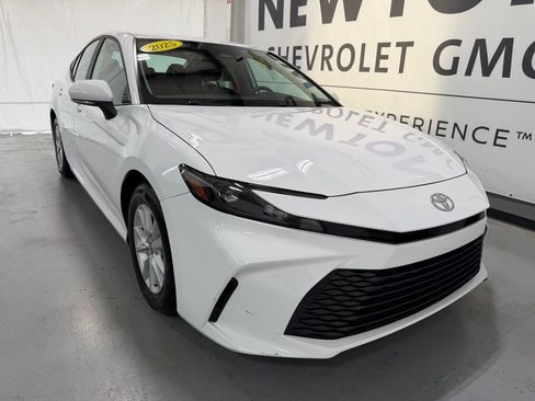 Used 2025 Toyota Camry LE FWD image 35