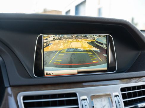 Used 2014 Mercedes-Benz E 350 4MATIC Sedan image 32