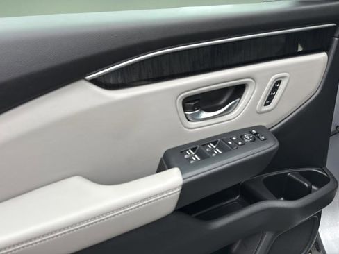 Used 2023 Honda Pilot Elite image 10