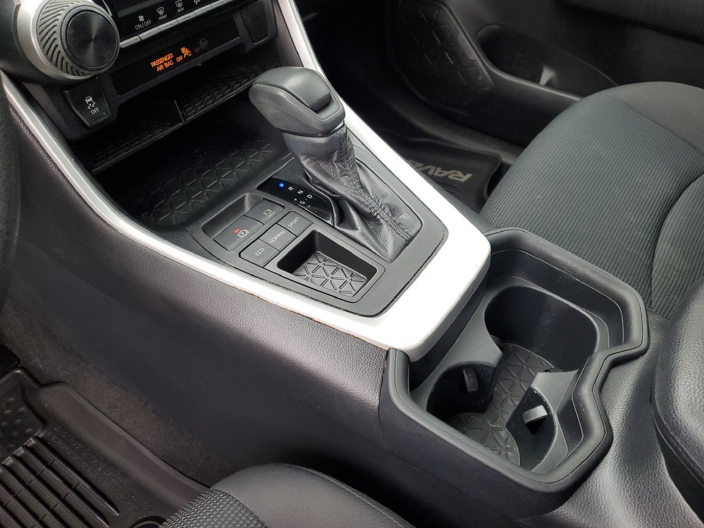 Used 2020 Toyota RAV4 LE FWD image 34