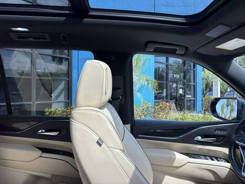 Used 2024 Cadillac Escalade Premium Luxury AWD/4WD image 16