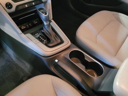 Used 2017 Hyundai Elantra SE image 26