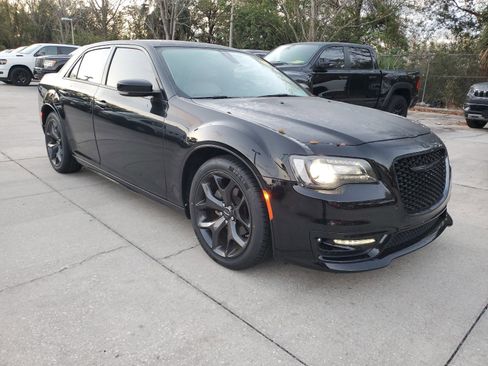 Certified 2023 Chrysler 300 Touring L w/ Popular Equipment Group image 4