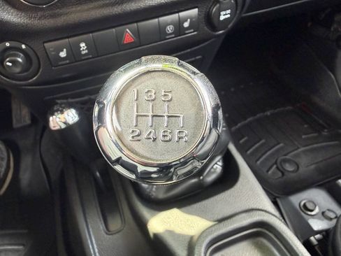 Used 2018 Jeep Wrangler Unlimited Sahara w/ Dual Top Group AWD/4WD image 25