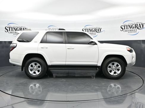Used 2020 Toyota 4Runner SR5 AWD/4WD image 8