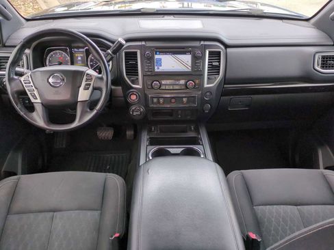 Used 2018 Nissan Titan SV w/ SV Convenience Package image 20