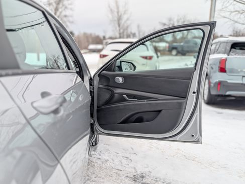 Used 2021 Hyundai Elantra SEL image 34