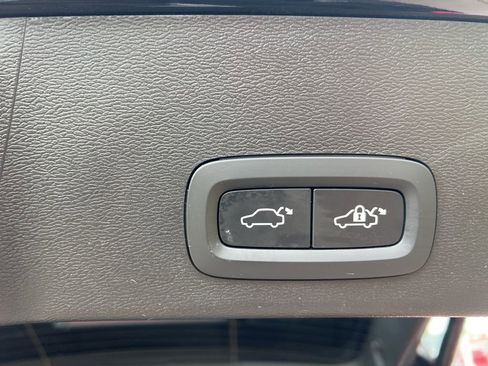 Certified 2023 Volvo XC40 B5 Plus w/ Protection Package Premier image 31