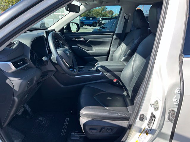 Used 2020 Toyota Highlander XLE FWD image 13