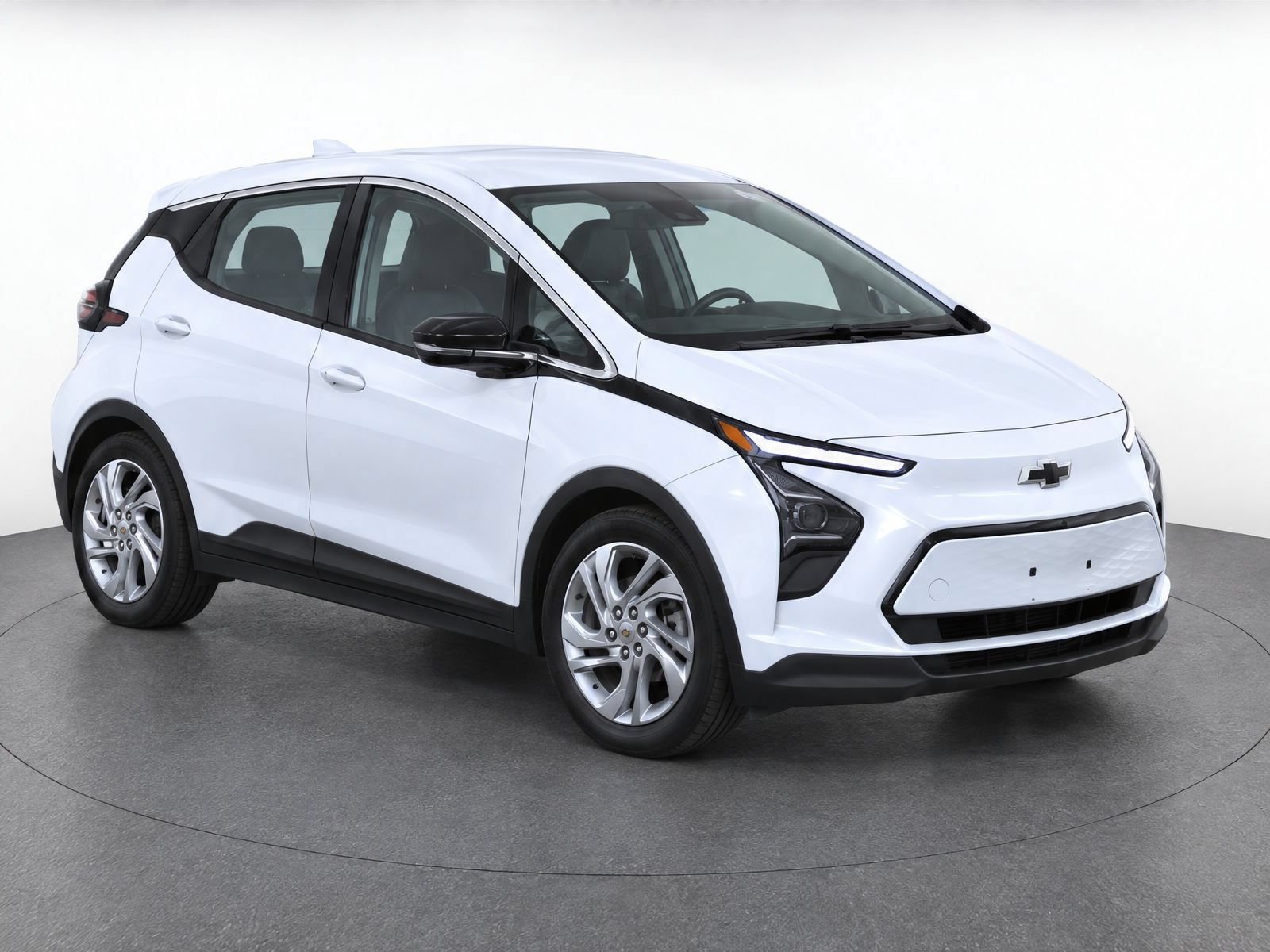 Used 2023 Chevrolet Bolt LT w/ Driver Confidence Package FWD image 1