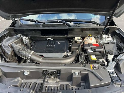 Certified 2023 GMC Acadia SLE w/ Driver Convenience Package image 10