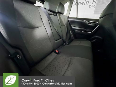 Used 2021 Toyota RAV4 XLE image 17