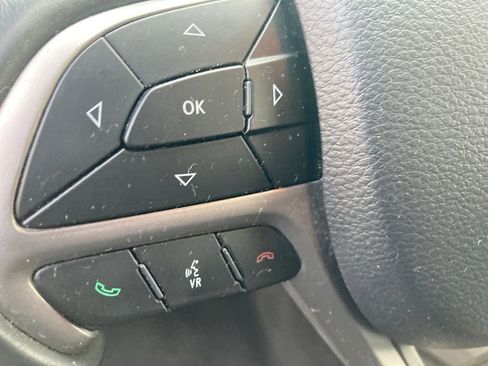 Used 2020 Jeep Grand Cherokee Laredo image 34