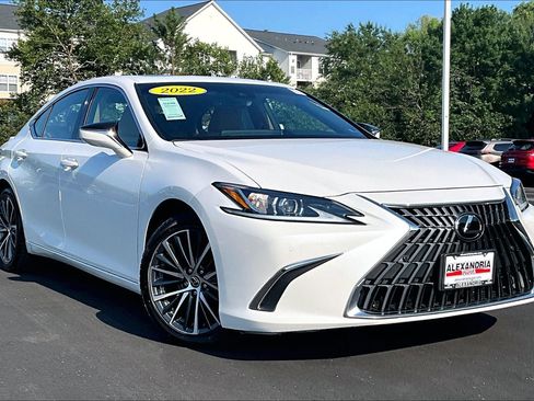 Used 2022 Lexus ES 350 w/ Premium Package FWD image 2
