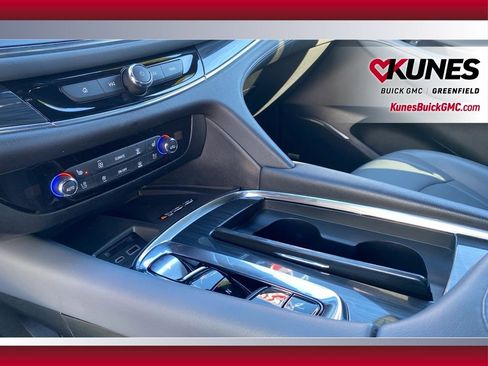 Used 2024 Buick Enclave Premium image 22