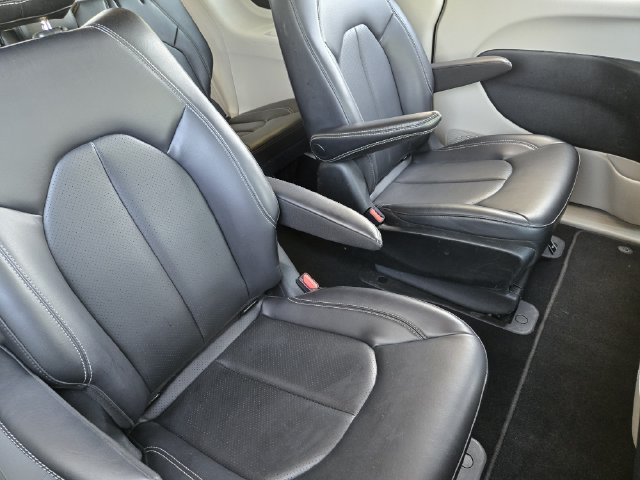 Certified 2023 Chrysler Pacifica Touring-L FWD image 27