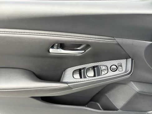 Used 2025 Nissan Sentra SV image 3