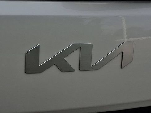 Used 2025 Kia Soul LX w/ LX Technology Package FWD image 30