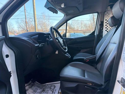 Used 2017 Ford Transit Connect XL image 9