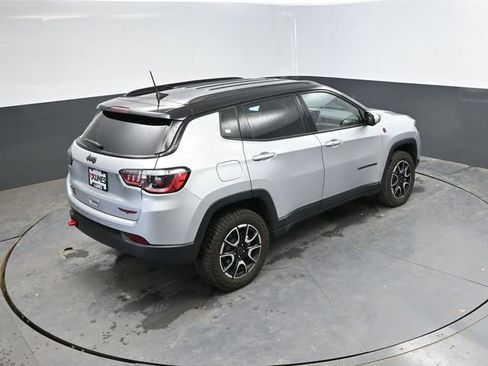 Used 2025 Jeep Compass Trailhawk AWD/4WD image 38