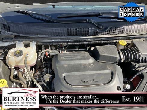 Used 2024 Chrysler Pacifica Touring-L FWD image 34