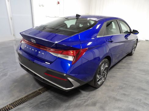 Used 2025 Hyundai Elantra SEL FWD image 4