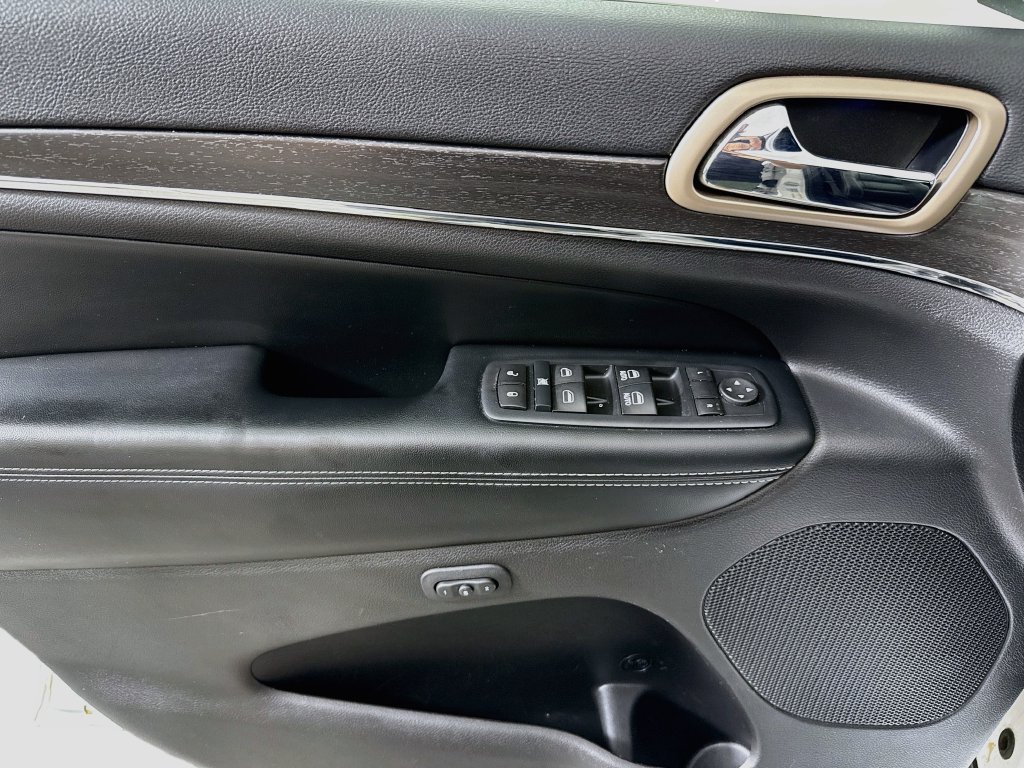 Used 2017 Jeep Grand Cherokee Limited AWD/4WD image 18