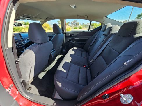 Used 2023 Nissan Altima 2.5 SV FWD image 18