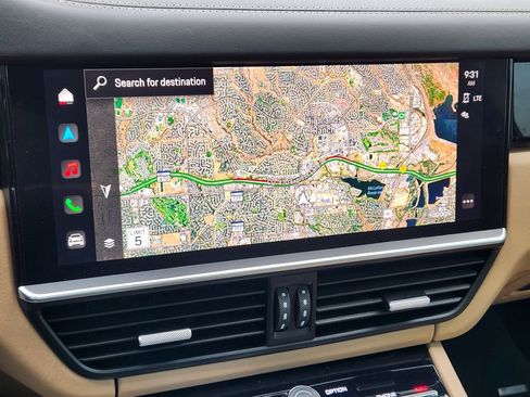 Used 2023 Porsche Cayenne Platinum Edition image 16