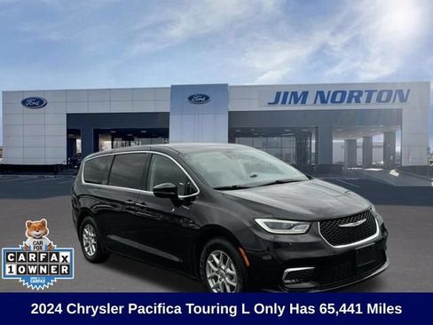 Used 2024 Chrysler Pacifica Touring-L FWD image 1