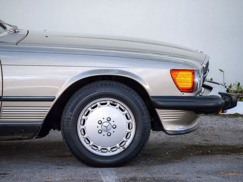 Used 1989 Mercedes-Benz 560 SL image 16