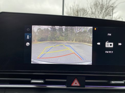 Used 2024 Hyundai Elantra SEL image 25