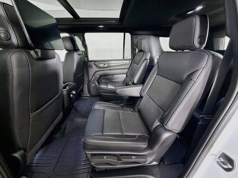 Used 2024 GMC Yukon XL Denali w/ Advanced Technology Package AWD/4WD image 26