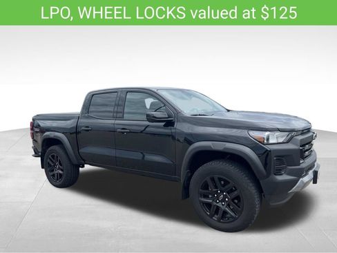 Certified 2024 Chevrolet Colorado Trail Boss w/ Technology Package AWD/4WD image 16