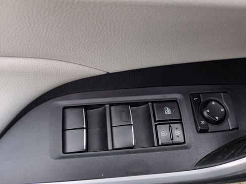 Used 2021 Toyota RAV4 XLE Premium FWD image 15