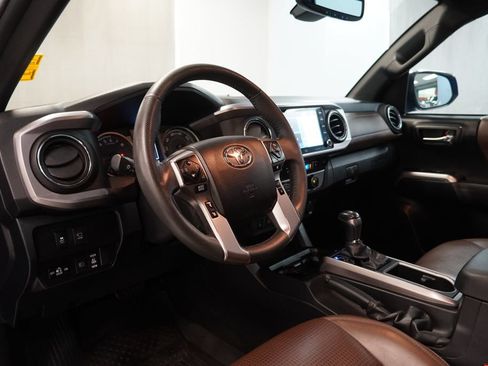 Used 2021 Toyota Tacoma Limited AWD/4WD image 7