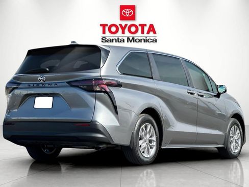 New 2026 Toyota Sienna LE FWD image 3