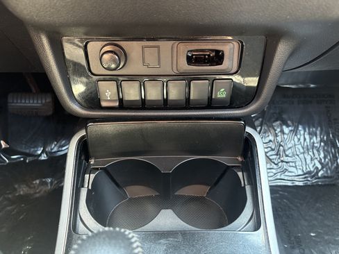 Used 2020 Mitsubishi Outlander SE FWD image 19